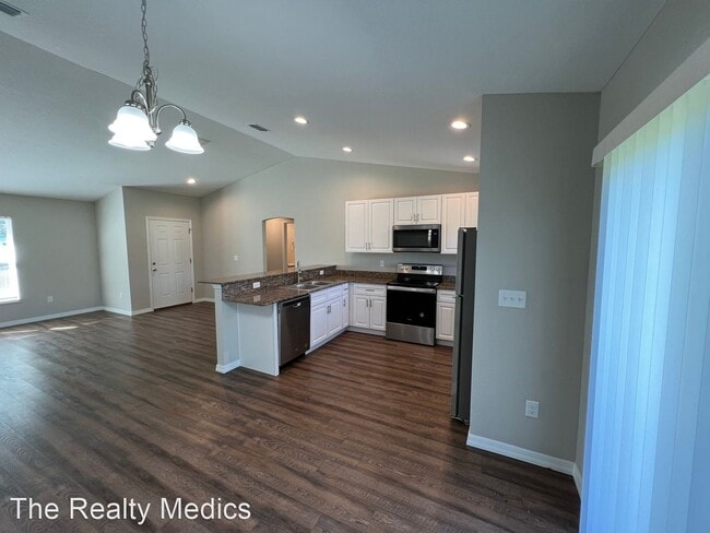 Building Photo - 3 br, 2 bath House - 3627 SE 134th PL