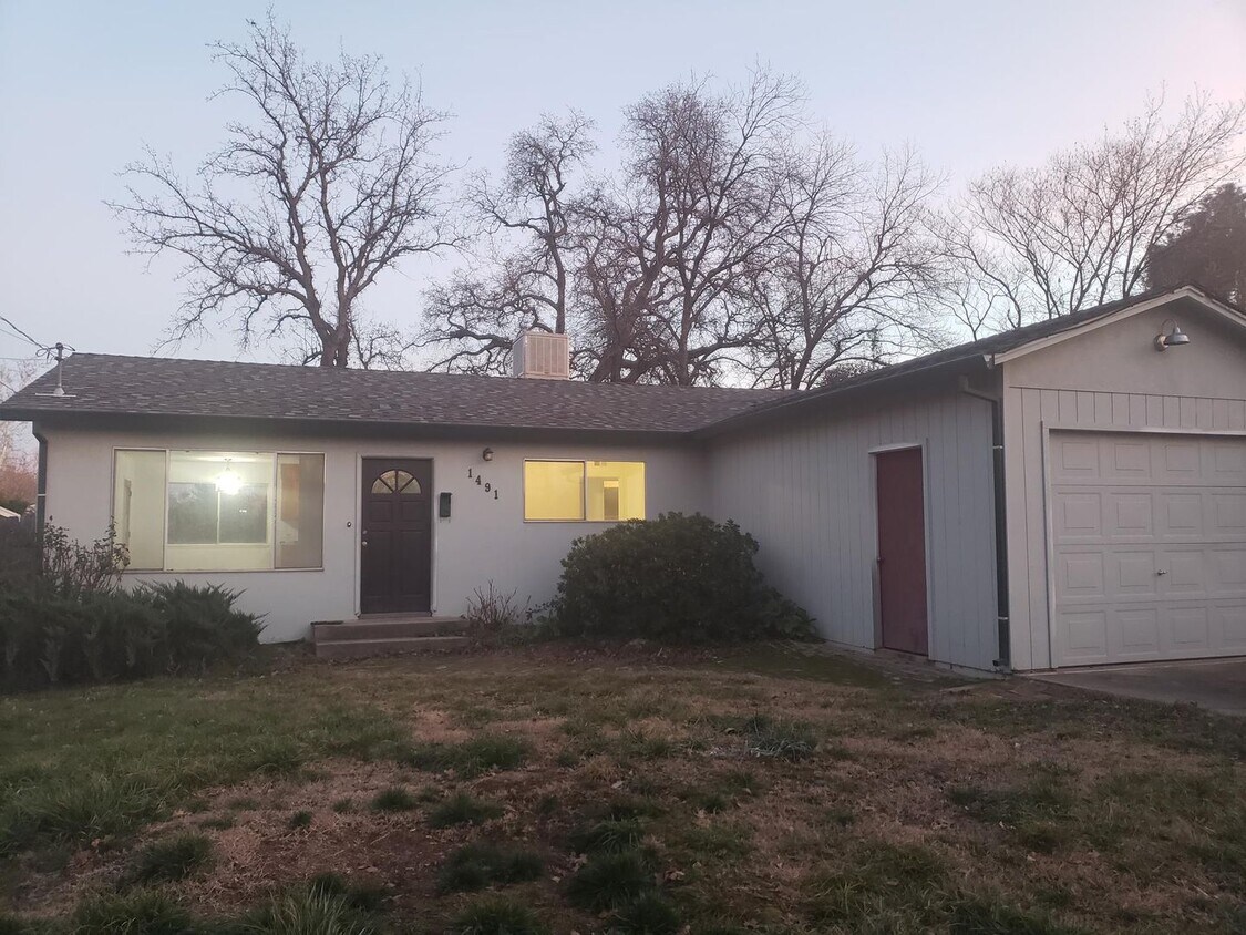 Primary Photo - 3 Bedroom Home in Anderson