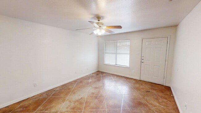 Foto del edificio - 803 Harley Dr