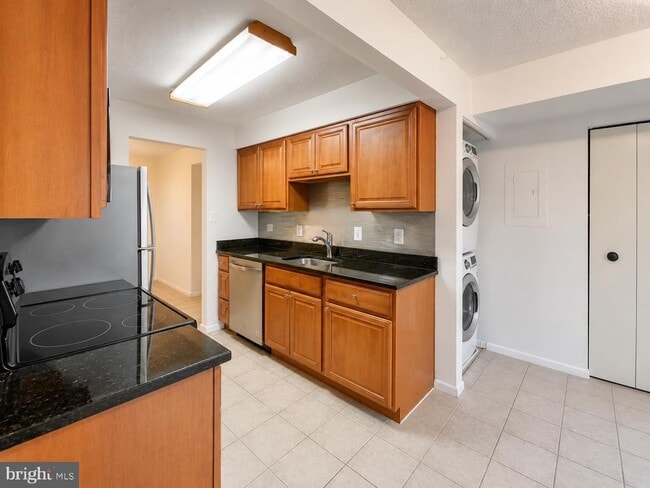 Building Photo - 10204 Bushman Dr