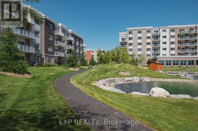 Photo du bâtiment - 411 Barnet Blvd