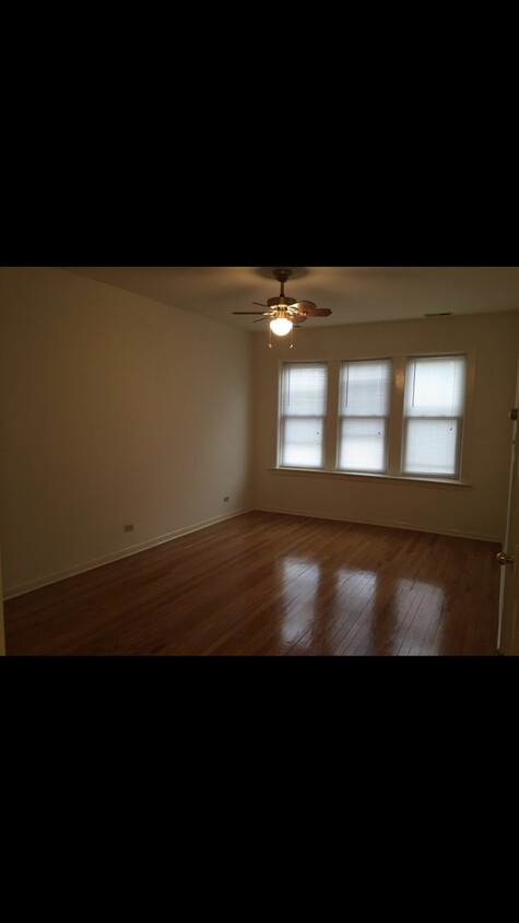 Dining Room - 5040 W Diversey Ave