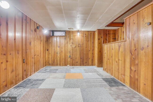 Building Photo - 3505 Wilkens Ave