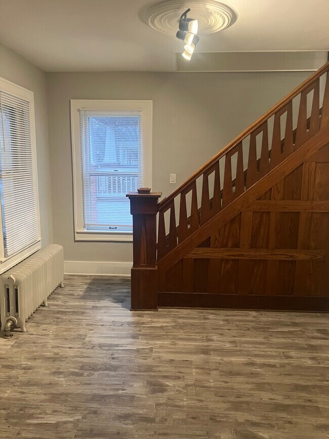 Foto del edificio - 607 E Farnum Ave