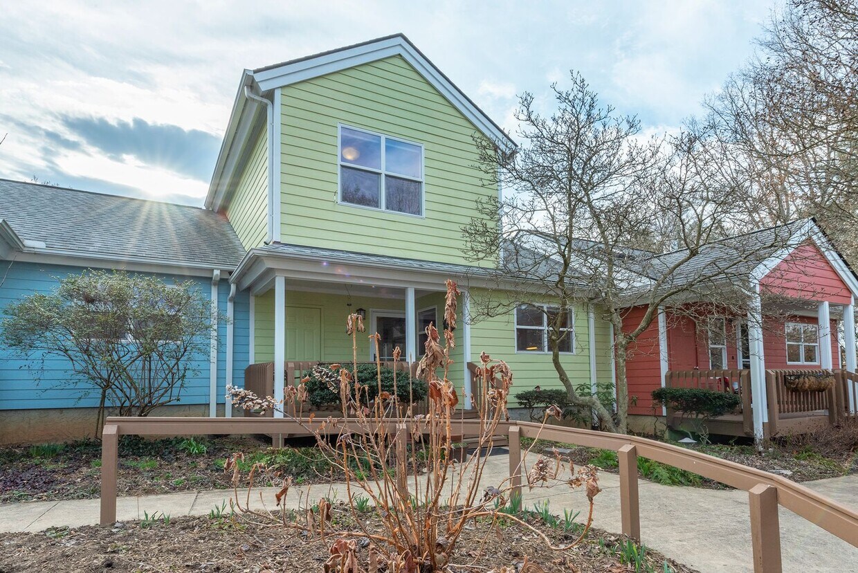 Foto principal - West Asheville Rental! Co-housing Development