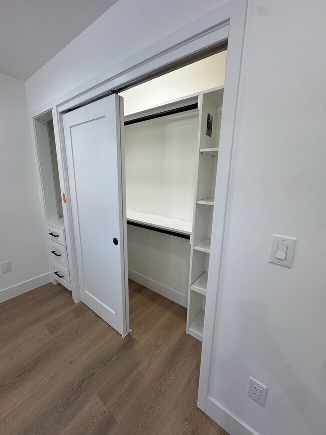 Foto del edificio - Brand New ADU in Downtown Newhall