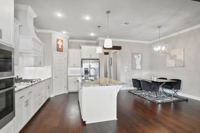 Building Photo - 825 Mano Myrtle Dr