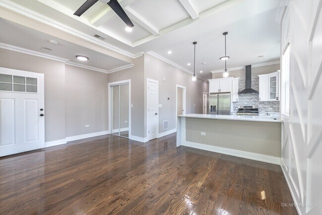 Foto del edificio - 5855 S Indiana Ave