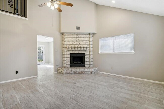 Foto del edificio - 9414 Crystal Cove Cir
