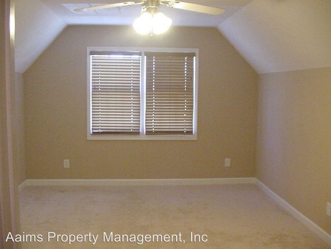 Building Photo - 433 Thorncliff Dr