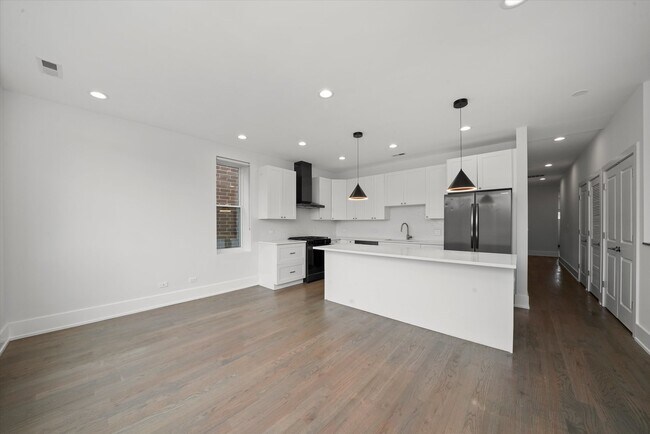 Foto del edificio - 3415 N Bosworth Ave