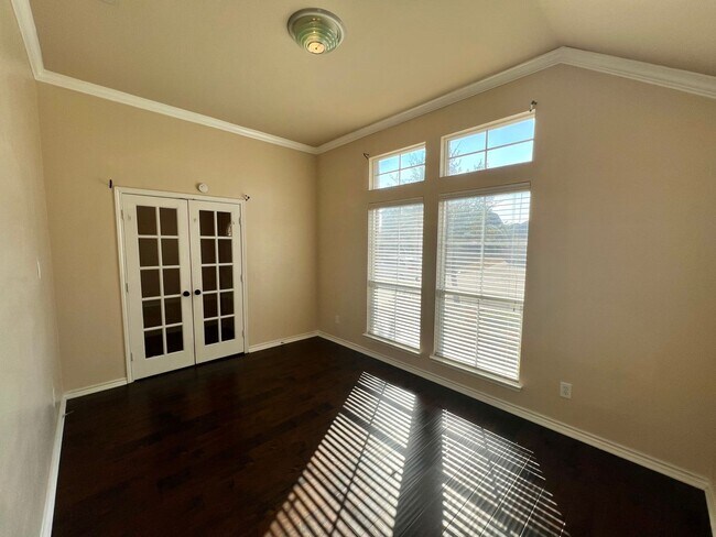 Building Photo - 15004 Waters Dr