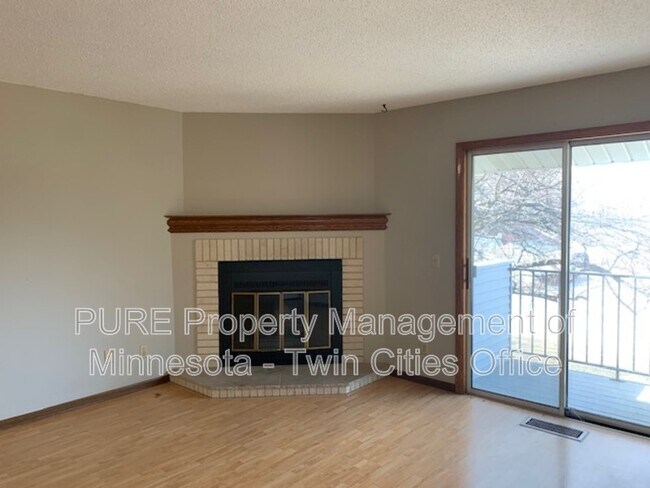 Foto del edificio - 1696 Pleasant St Apt C