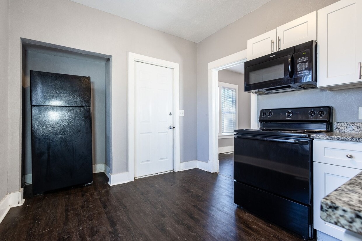 Cozy Single-Family Home with Spacious Back Yard! - Cozy Single-Family Home with Spacious Back Yard!