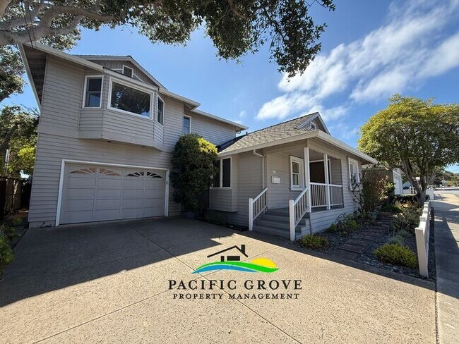 Building Photo - Updated 3 Bedroom in Pacific Grove!
