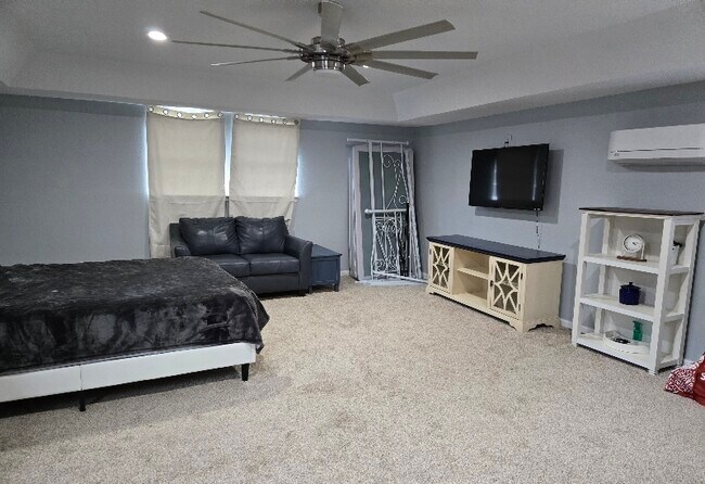 Foto del edificio - 3329 Macdonald Rd