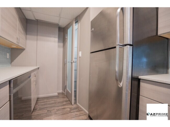Building Photo - Unique Corner 1/1 Phoenix Condo!