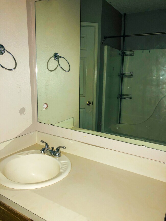 Foto del edificio - 6104 7th Dr
