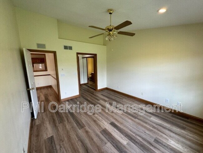 Building Photo - 1001 Laurel Tree Ct
