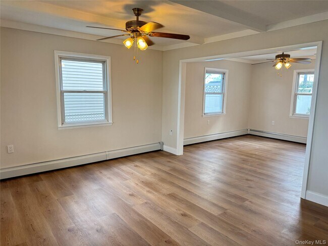 Foto del edificio - 129 Spring Ln