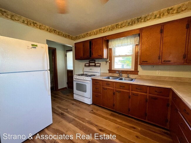 Building Photo - 3 br, 1 bath House - 4820 N Illinois Street