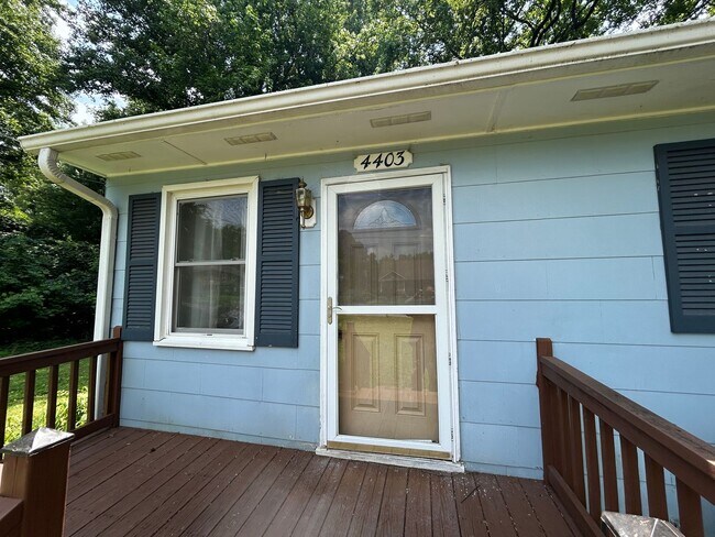Foto del edificio - Northern Greensboro, off of North Elm St/n...