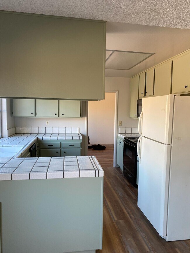 Kitchen - 7070 Yorktown Dr