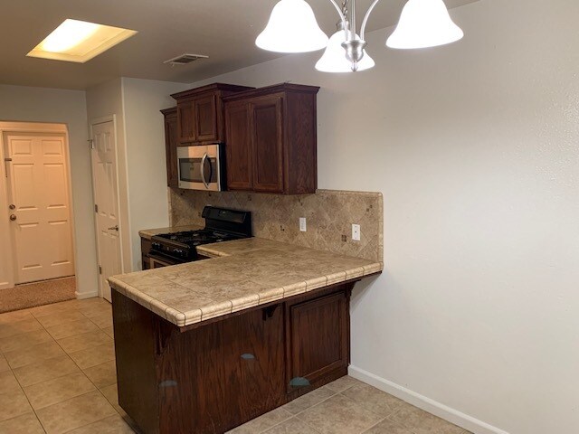 Foto del edificio - 530 S Cloverleaf St