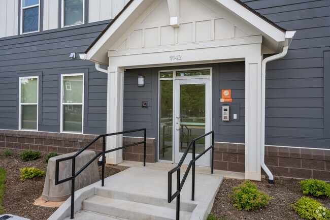 Entrada - Brown School Lofts at Legacy Heights