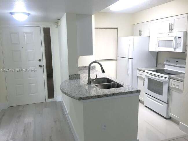 Foto del edificio - 2831 N Oakland Forest Dr