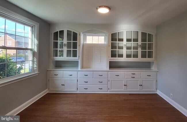 Foto del edificio - 37 Schuyler Rd