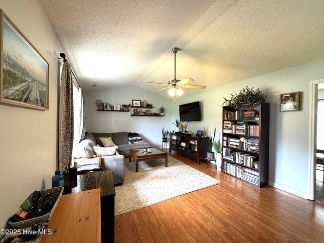 Building Photo - 304 Woody Way