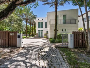 Building Photo - 3917 S Le Jeune Rd