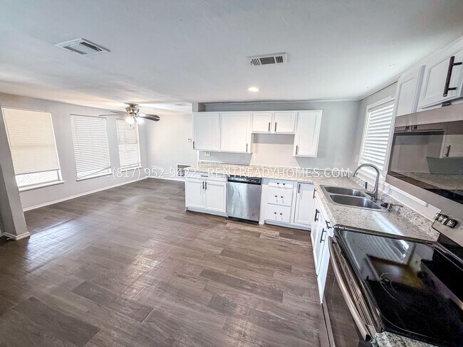 Foto del edificio - 245 Conner Plaza