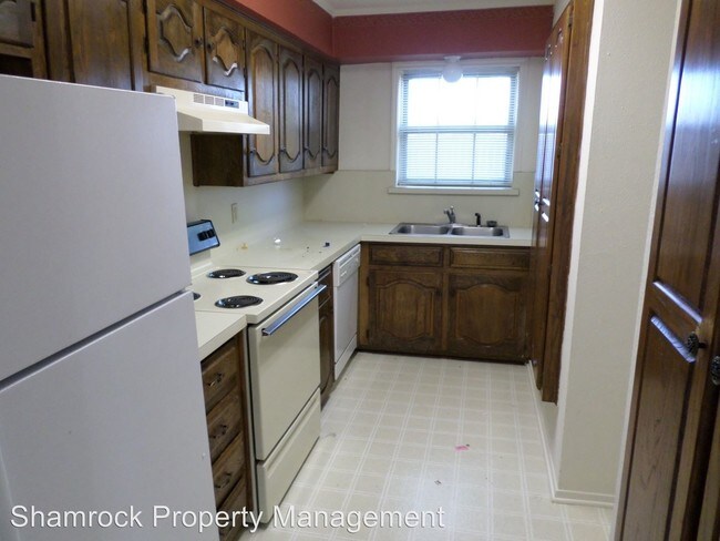 Building Photo - 2 br, 1.5 bath House - 806 N. 62nd