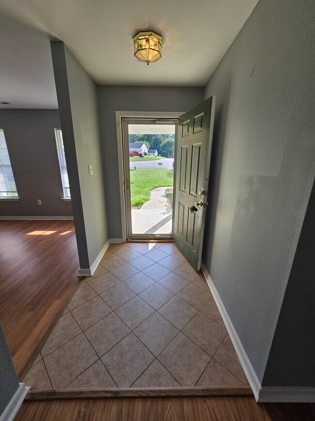 Foto del edificio - 15200 Fern Hollow Ct