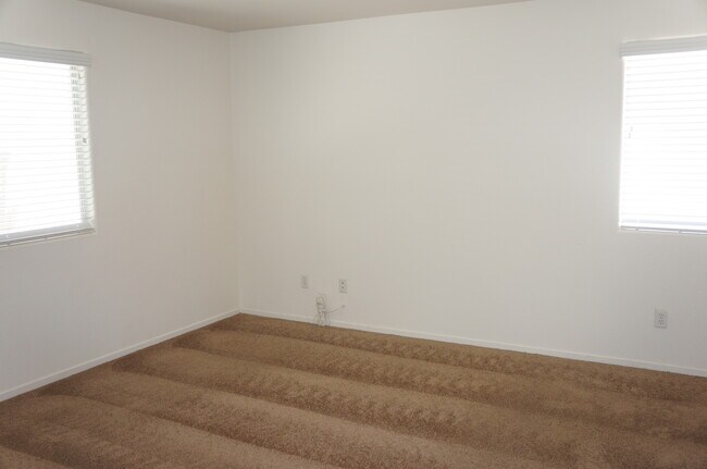 Foto del edificio - BEAUTIFUL 3 BEDROOM 2 BATHROOM HOUSE, LOCA...