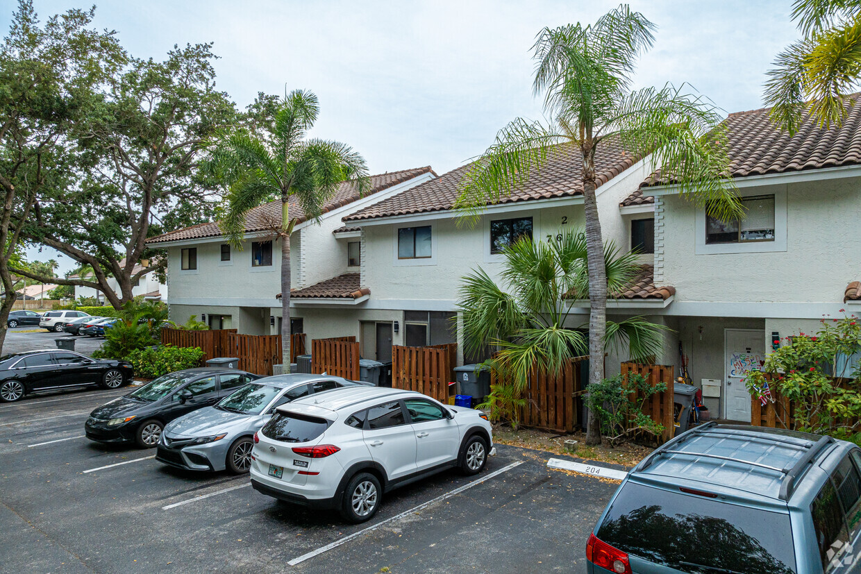 Foto del edificio - Lago Del Mar Condominiums