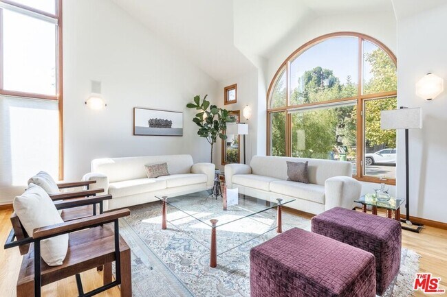 Building Photo - 17022 Bollinger Dr