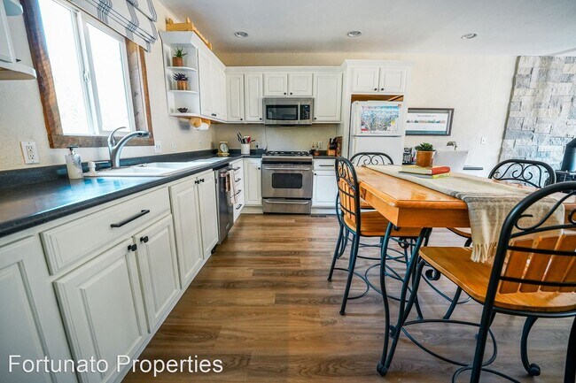 Building Photo - 3 br, 2 bath House - 3902 Highway 9