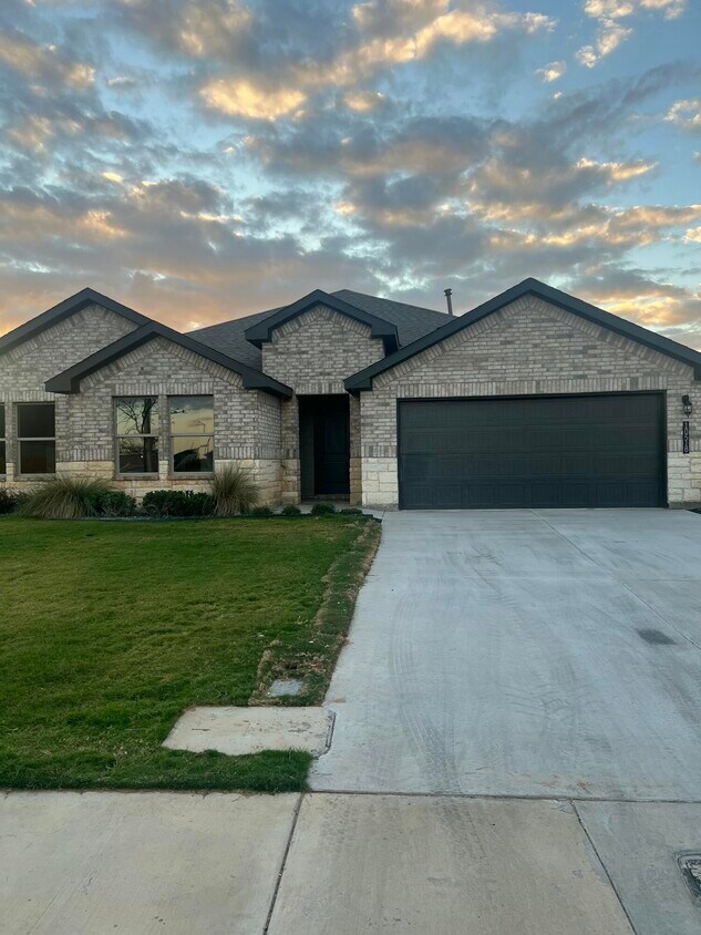 Foto principal - 10518 Aberdeen Ave