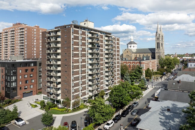 Photo - The Longwood Apartments