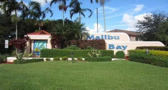 Building Photo - 707 NW 208th Dr