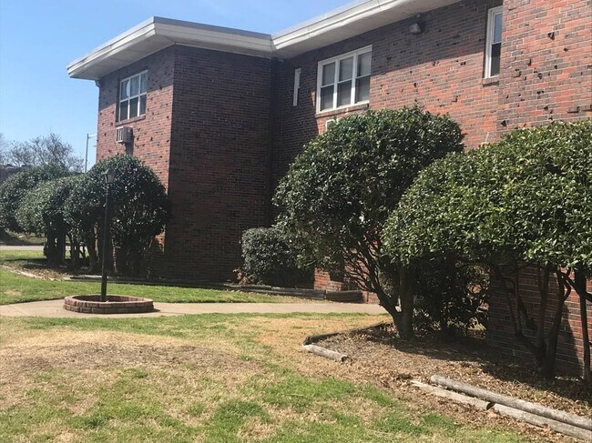 Foto del edificio - 801 Greenway Ct