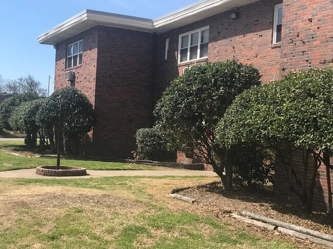 Building Photo - 801 Greenway Ct