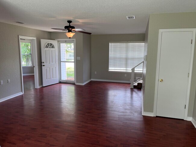 Building Photo - 114 Oak Terrace Dr