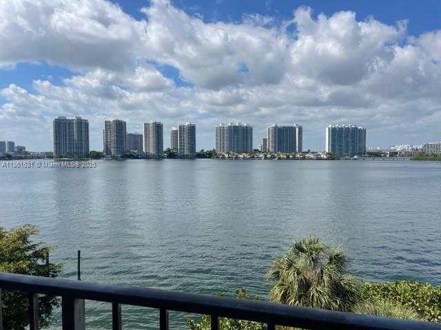 Foto del edificio - 17878 N Bay Rd