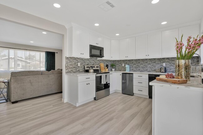 Unit A 3b-2b -kitchen - 6032 Lime Ave