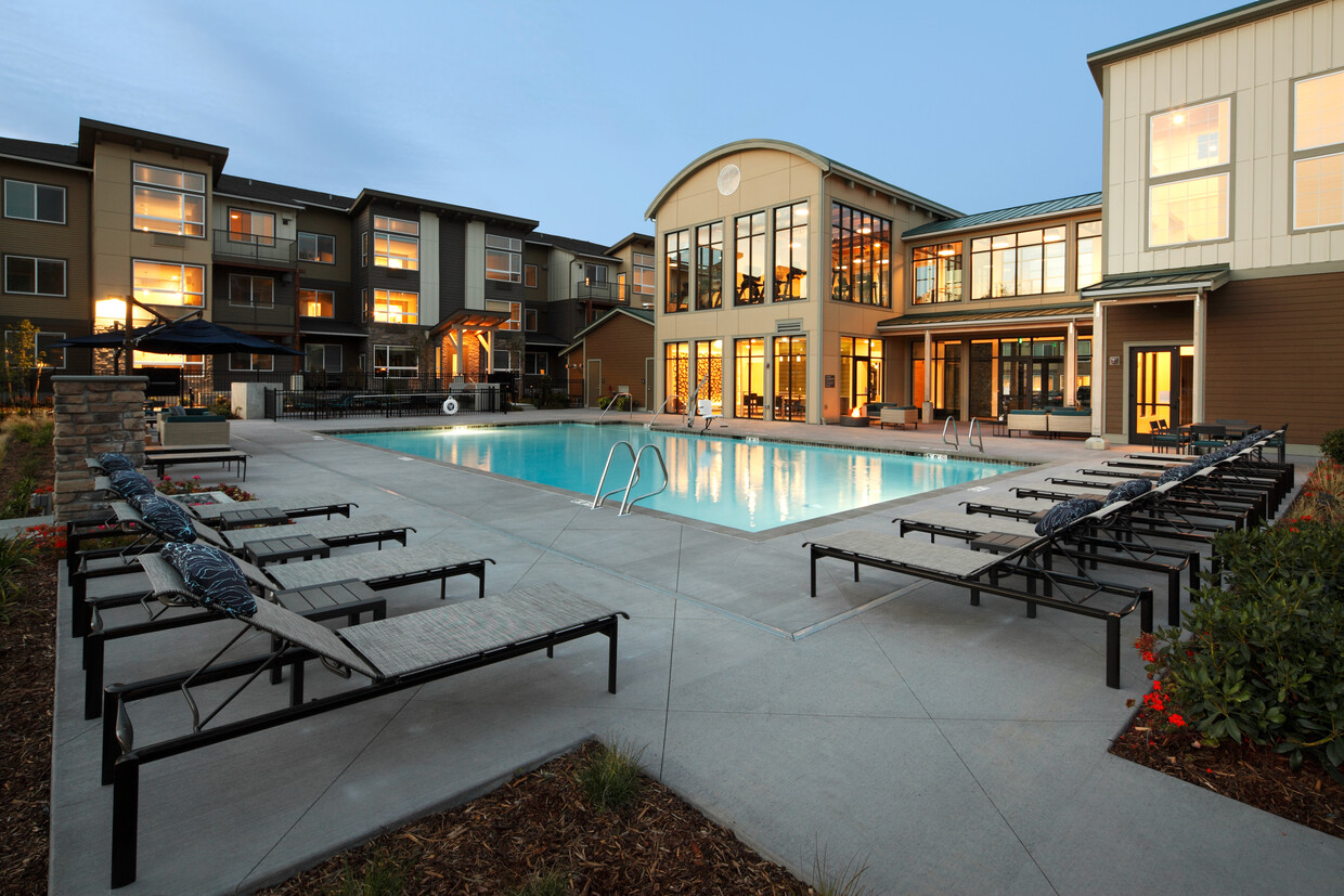 Swimming pool, sundeck with lounge seating - Avalon North Creek