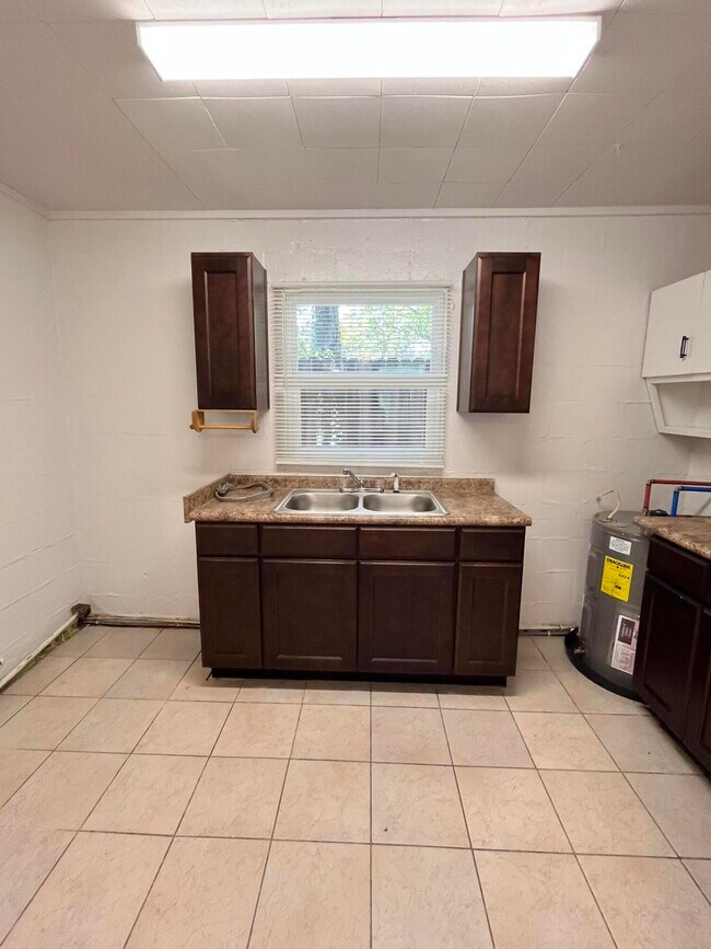 Foto del edificio - 531 E Miracle Strip Pkwy